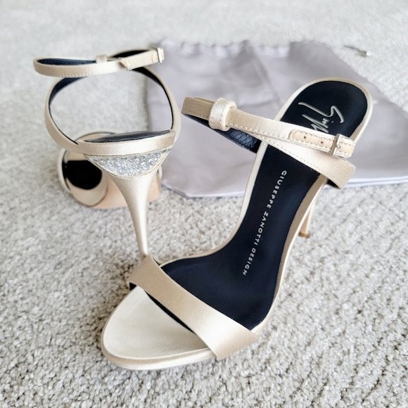Giuseppe Zanotti Design satin sandals with crystals - Picture 1 of 11